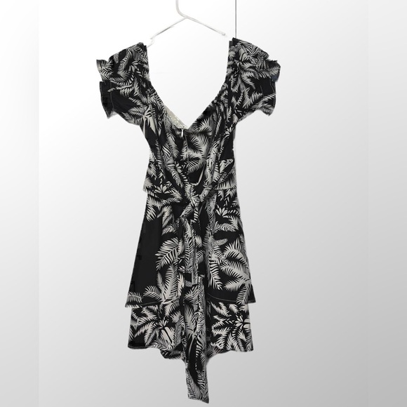 Women’s Romper Off Shoulder Chiffon Jumpsuit Short Cute Playsuit Black and White - Picture 4 of 4